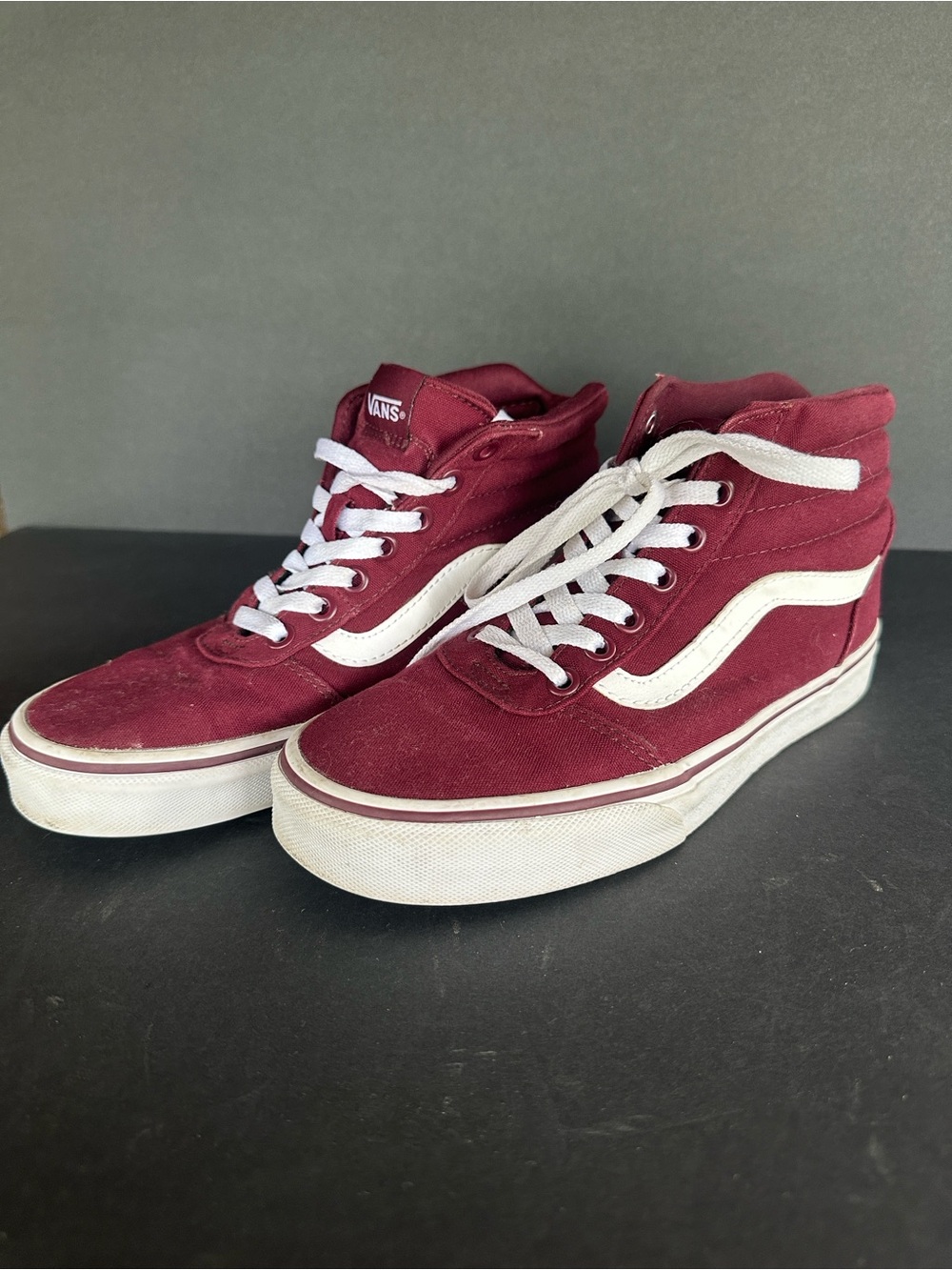 Maroon women’s high top vans size 7
